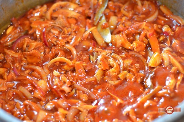 Bureti in sos tomat
