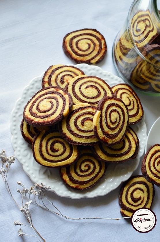 biscuiti spiralati cu vanilie si cacao
